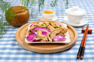 特色农家菜小炒洋葱面筋