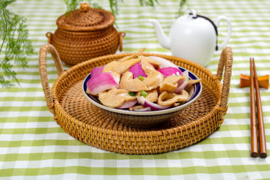 特色农家菜小炒洋葱面筋