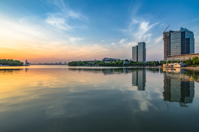 中国江苏省南京市玄武湖畔的南京火车站