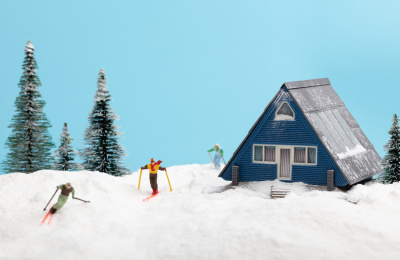 微缩创意滑雪场三角屋度假村与滑雪的小人