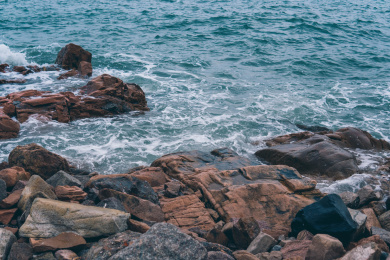 浪潮与礁岩