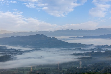 中国四川宜宾横江古镇高山丘壑雾缭绕