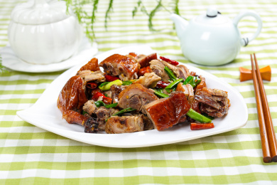 特色农家菜小炒脆皮鸭