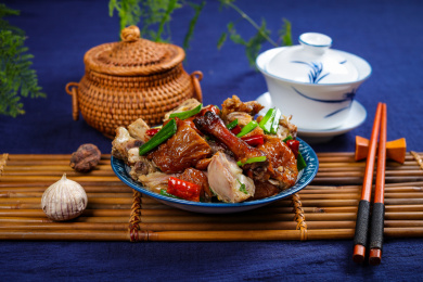 特色农家菜小炒脆皮鸭