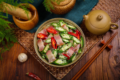 家常小炒菜肴腊肉炒秋葵