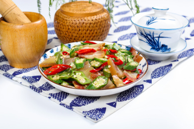 特色农家菜小炒秋葵腊肉