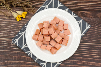 新鲜食材新鲜火锅食材火腿肉丁