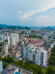 竖屏航拍中国广西桂林七星区三里店周边建筑