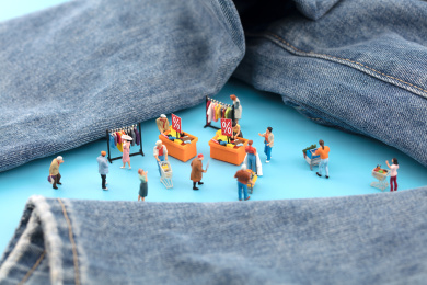 微缩创意牛仔裤围绕下的交易市场