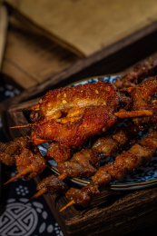中式背景烤肉串