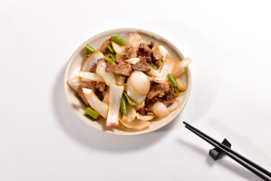 一碟青椒洋葱炒肉片