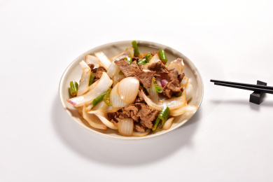 一碟青椒洋葱炒肉片