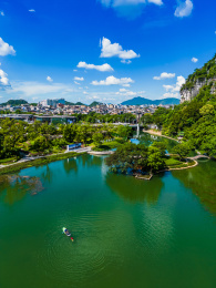 竖屏航拍中国广西桂林穿山公园