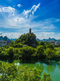 竖屏中国广西桂林穿山公园塔山风光