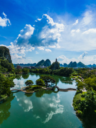 竖屏中国广西桂林穿山公园塔山风光