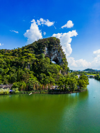 竖屏航拍中国广西桂林穿山公园