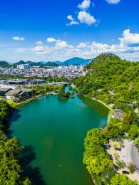 竖屏航拍中国广西桂林穿山公园