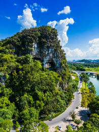 竖屏航拍中国广西桂林穿山公园