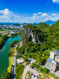 竖屏航拍中国广西桂林穿山公园