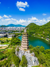 竖屏中国广西桂林穿山公园塔山风光