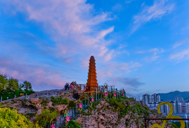 中国新疆乌鲁木齐红山公园石塔