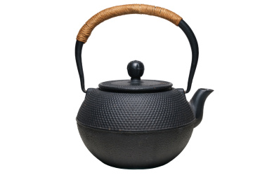白色背景的中式铁壶茶壶侧面