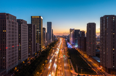 中国天津城市交通夜景航拍