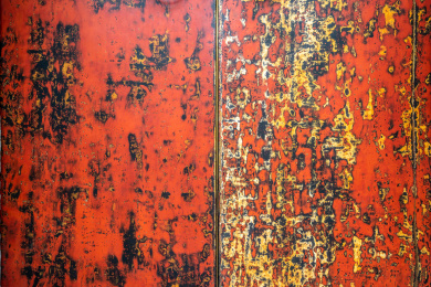 红色油漆的老旧木板