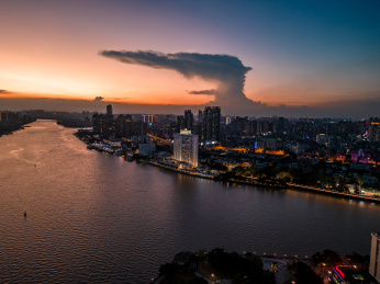 中国广东广州白天鹅宾馆夜景晚霞风光