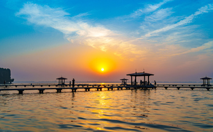 中国湖北武汉东湖听涛泳场日出