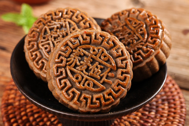 盘子里的荞麦五仁月饼