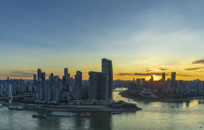 重庆来福士日落夜景摄影图