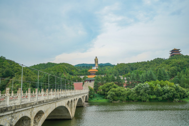 中国河南鲁山中原大佛