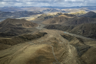中国西藏日喀则定日县珠峰景区108道弯
