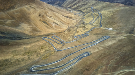 中国西藏日喀则定结县航拍珠峰108道弯