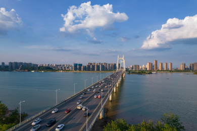 航拍长沙湘江三汊矶大桥