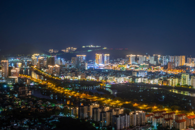 三亚湾临海街道璀璨夜景