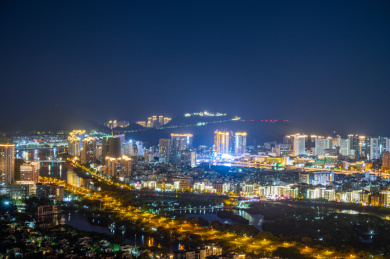 三亚湾临海街道璀璨夜景