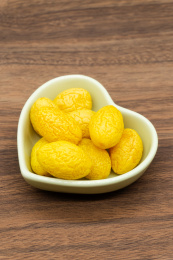 木桌背景休闲小吃九制橄榄蜜饯