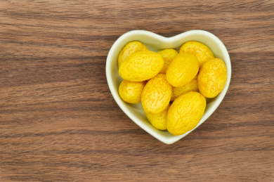 木桌背景休闲小吃九制橄榄蜜饯