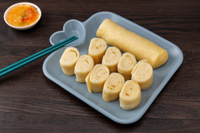 装在盘子里的北方美食：死面卷子