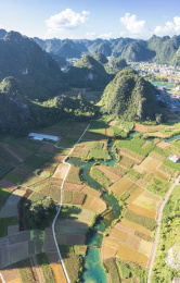 航拍广西都安地下河国家地质公园天窗群