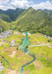 航拍广西都安地下河国家地质公园天窗群