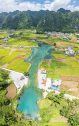 航拍广西都安地下河国家地质公园天窗群