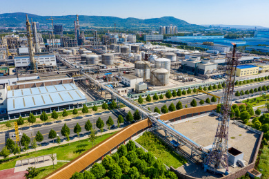 航拍河南平顶山尼龙化工厂工业生产产业集聚