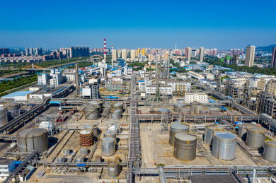 航拍河南平顶山尼龙化工厂工业生产产业集聚