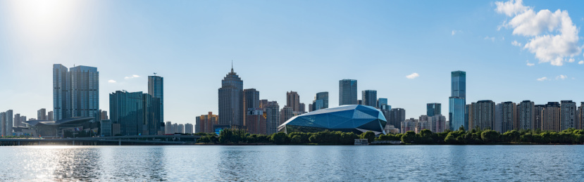 沈阳城市天际线，浑河一河两岸地标建筑。