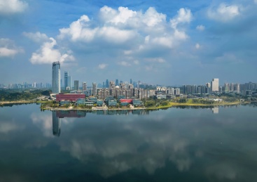 航拍成都天府新区蓝天白云下的兴隆湖建筑群