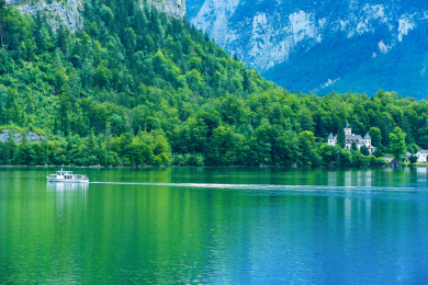 欧洲奥地利哈尔施塔特小镇湖畔风光