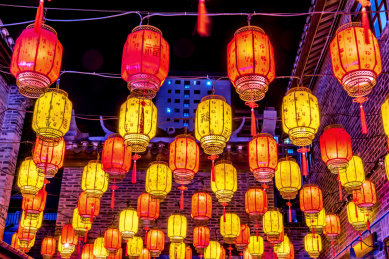 中国广西南宁三街两巷灯笼街景